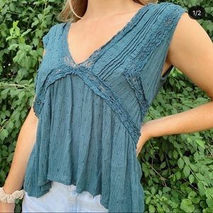 American Eagle Flowy Top